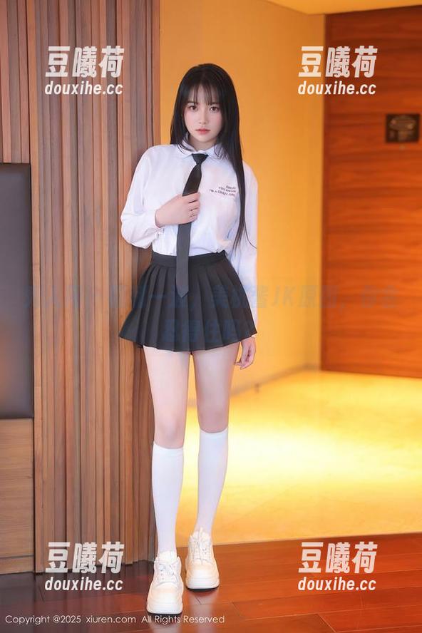 秀人网 - 福利一波，美桃酱JK原图，你会忍得住吗？
