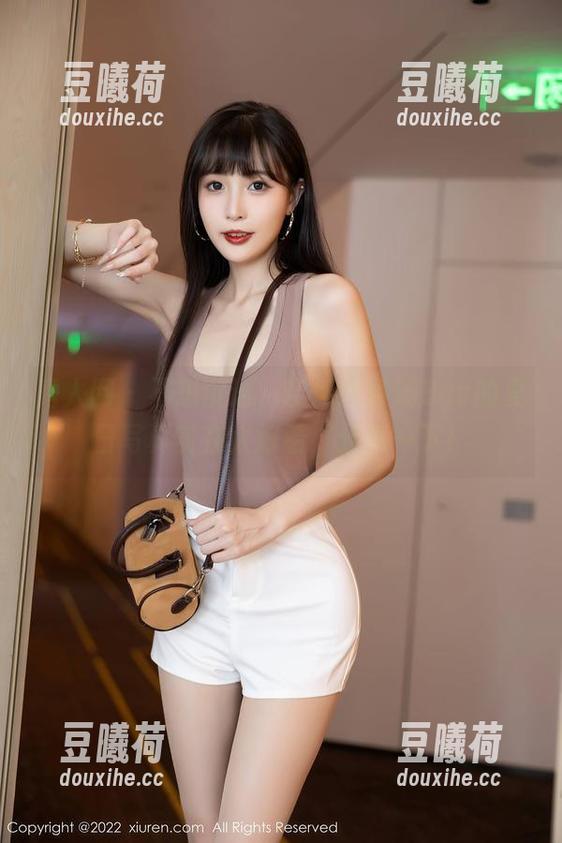 秀人网 - 不想沉迷，奈何郑颖姗Bev的夏日写真实在太好看，分享一下！