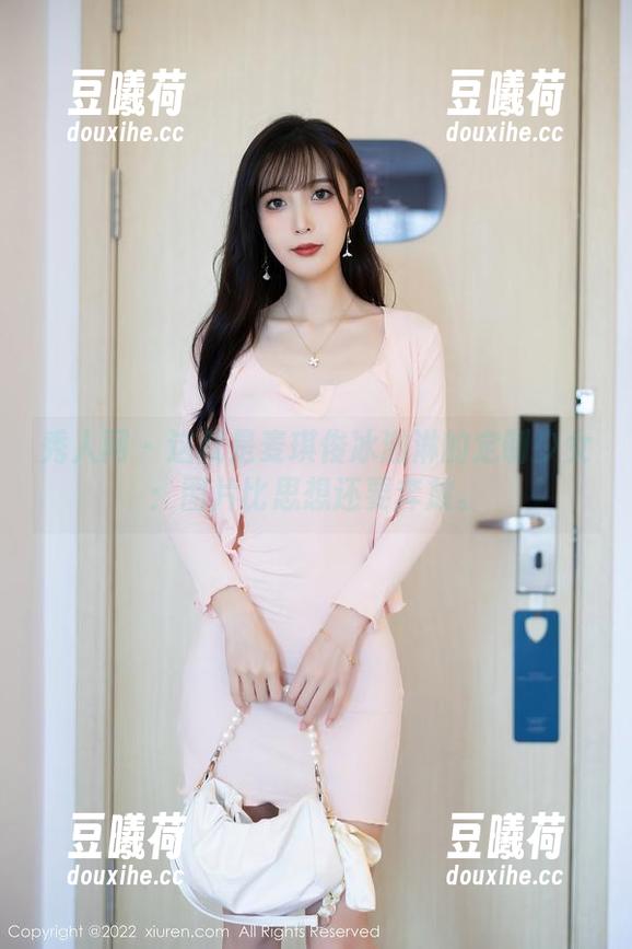 秀人网-麦琪绫冰激淋 秀人网 - 这就是麦琪绫冰激淋的定制少女:图片比思想还要奔放。