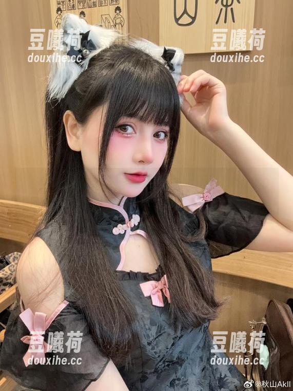 秋山AkI让高清壁纸也有了灵魂，mirror彩云之魅醉人不已