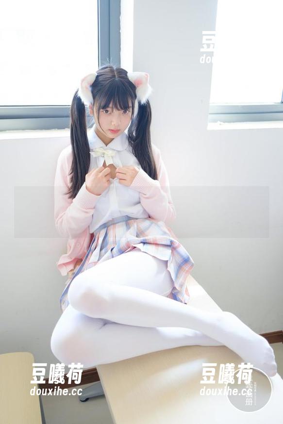 稚乖画册 - 夜夜的绝妙搭配：此处有免费的80D白丝合集