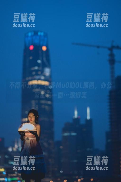 穆零Mu0 不得不分享,穆零Mu0的OL原图,办公室的另一面…想得美