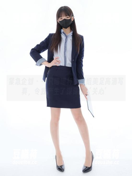 紧急企划 - 一只喵喵梓的这组美足高清写真，令我产生了深深的‘关心’