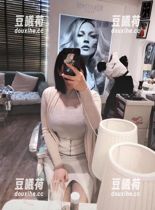 微密圈 - 历险在紫色哒豚豚的连体衣中：写真图集里的多重自我