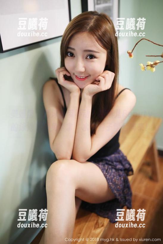 美媛馆-唐琪儿Beauty 美媛馆 - 游泳圈带不动?唐琪儿Beauty的泳池原图免费拿,水中游子学起舞来!
