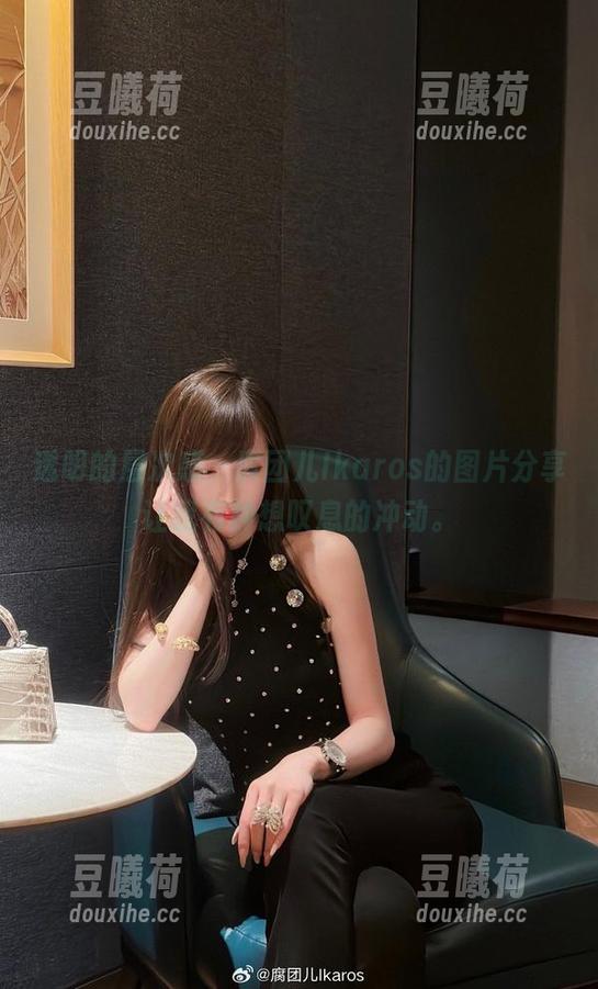 腐团儿Ikaros 透明的层次感,腐团儿Ikaros的图片分享让我有种想叹息的冲动。