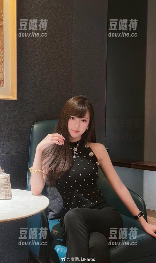 腐团儿Ikaros 腐团儿Ikaros的制服图集,下载来搭配一下,保准能让你校园法宝神器levelup!
