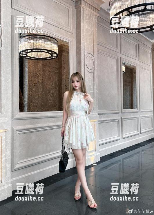 被芊芊酱w的每张图片刺到了，似乎隐藏了些不为人知的秘密…