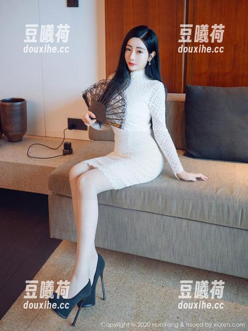 花漾show - 晃悠在“奶瓶土肥圆矮挫丑黑穷”的毛衣写真里，有没有觉得她的每一个角度都是一篇小文章？