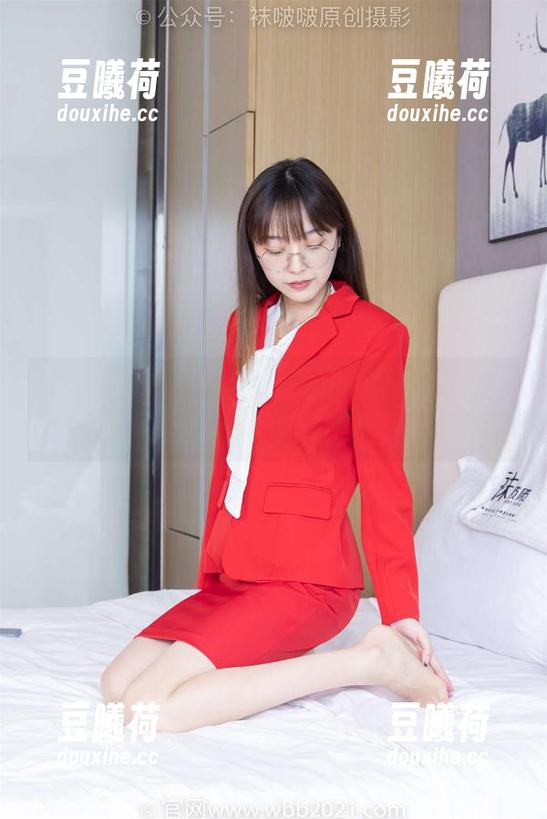 袜啵啵-甜甜圈 袜啵啵 - 作品辑:甜甜圈的自拍实验,不过分但绝对不乏味