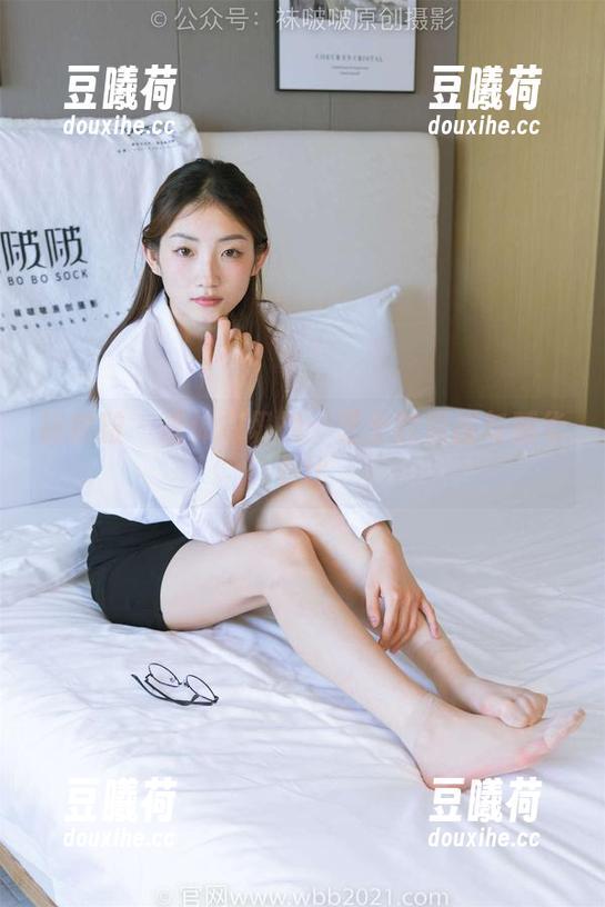 袜啵啵-芝士 袜啵啵 - 连体衣切换:芝士的原图与精华对比