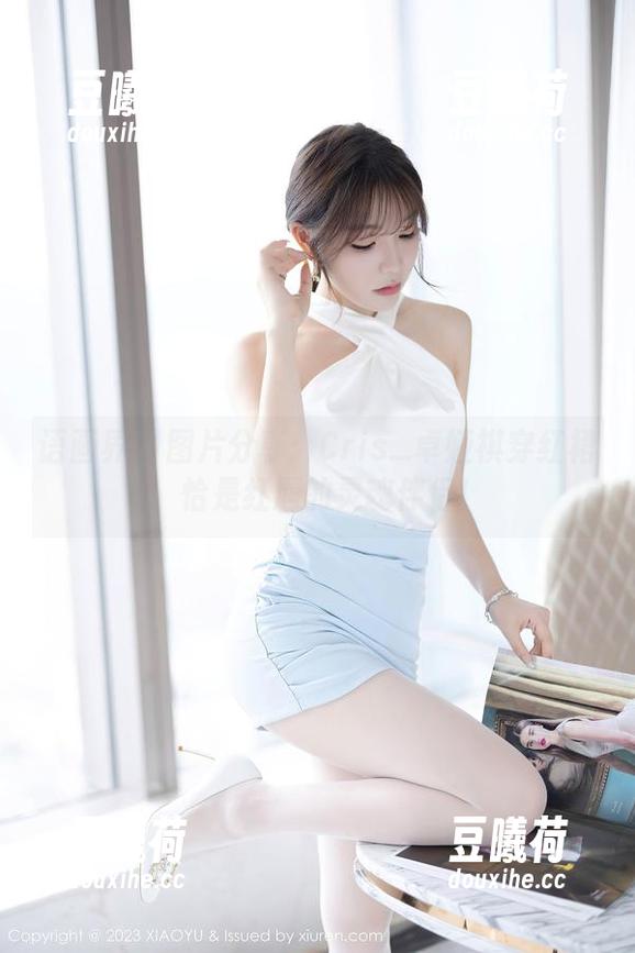 语画界-Cris_卓娅祺 语画界 - 图片分享:Cris_卓娅祺穿红裙,恰是红唇的灵魂伴侣!