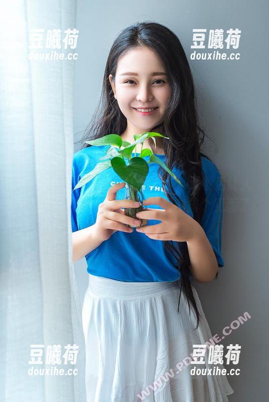 轰趴猫 - 黑色，陈雅漫之作，观看后让人不禁想：是时候为黑色衣服安排个见面了。