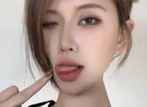 微密圈 - 醇子小姨的美足精选：袜子的背后，竟然藏着啥捉弄？