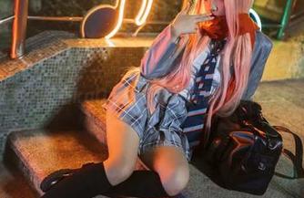 修女写真：阿薰kaOri教你如何优雅地装作不好意思！