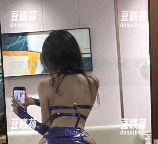 原图里的阿薰kaOri与制服的微妙关系，写真照着取经吗？