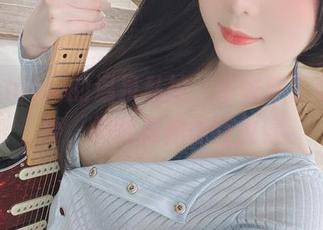 霜月shimo的温泉私拍，穿衣与否都不重要，关键是神态到位！
