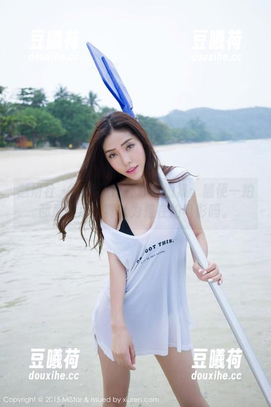 魅妍社 - 黄歆苑户外私拍图集：随便一拍都是大片，真以为是在拍电影吗。
