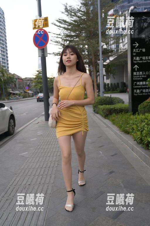 魔镜街拍：“夜色中的闪亮”，私房图包哪里来？有没有好心人送我一份？